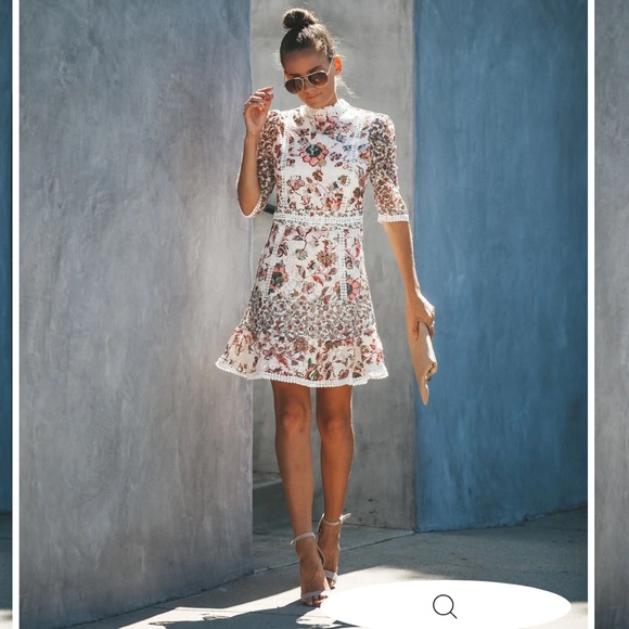 VICI L’amore Lace Statement Dress NWT - Picture 2 of 8